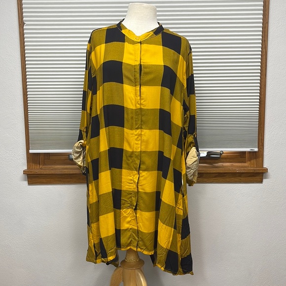 Rouge Collection Tops - 2X // Rouge Collection NWT Yellow and Black Checkered Button Down Tunic Top